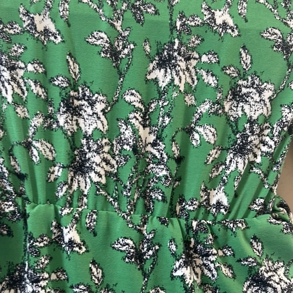 #106 Max Studio Green Floral Dress - Picture 3 of 4